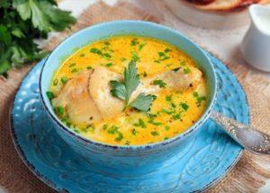 Cooking delicious cheese soup: recipe with melted cheese.
