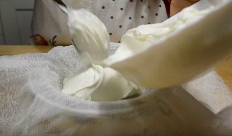 Throw cream sour cream on a sieve covered with gauze.