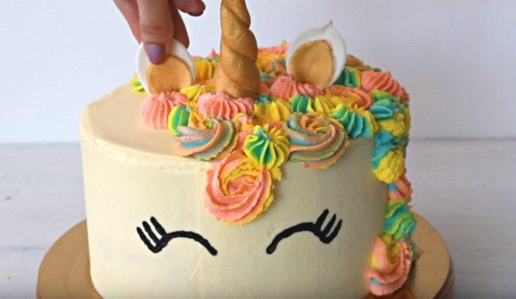 Set ears and horn on the cake.