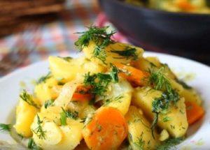 vrlo ukusan i mirisni pirjani krumpir: kuhamo prema receptu s fotografijama po korak.