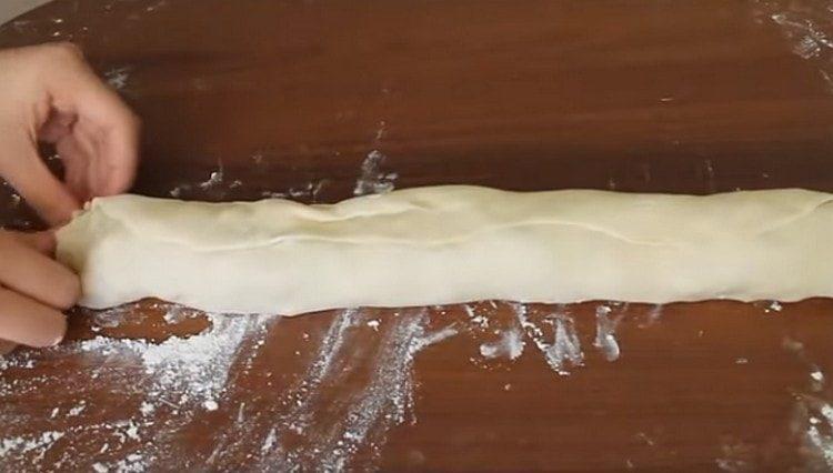Pincez bien les bords de la pâte.