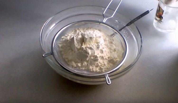 Sift flour to the liquid ingredients.