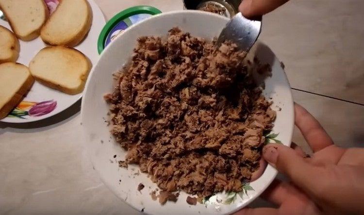 Knead the canned tuna with a fork.