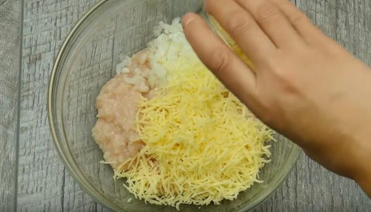 Add cheese to the minced meat with onions.