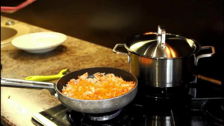 faire frire les carottes et les oignons