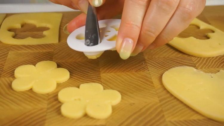 Sandwiches sur la table des fêtes selon une recette pas à pas avec photo