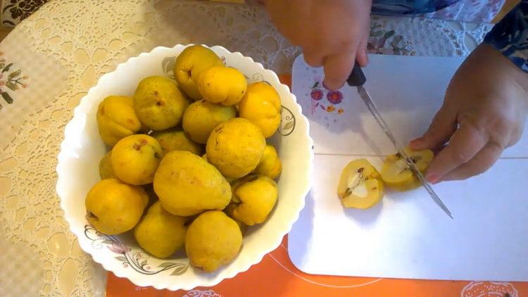 La confiture de coings japonais est la recette la plus délicieuse