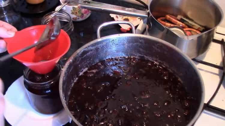 Simple and tasty plum jam