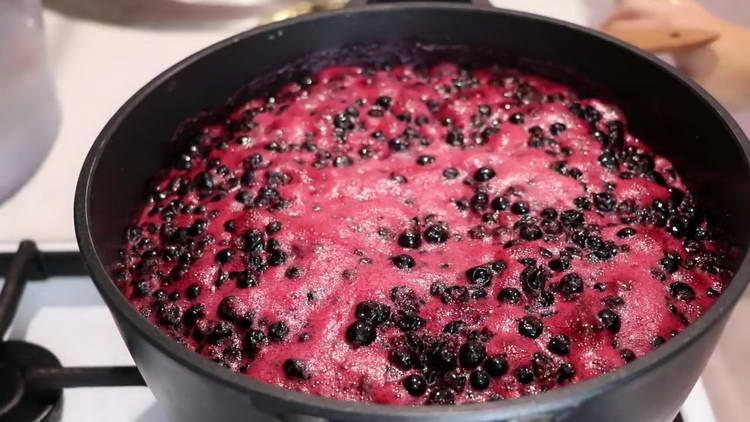 bring the jam to a boil