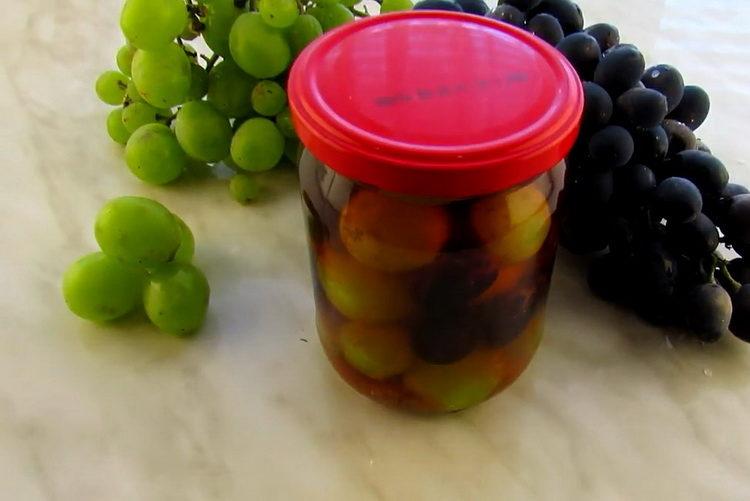 Pickled grapes for the winter according to a step by step recipe with photos