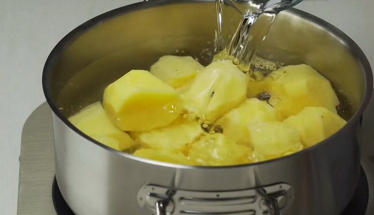 boil the potatoes