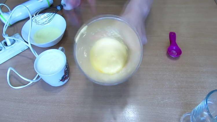 beat the yolk in a blender