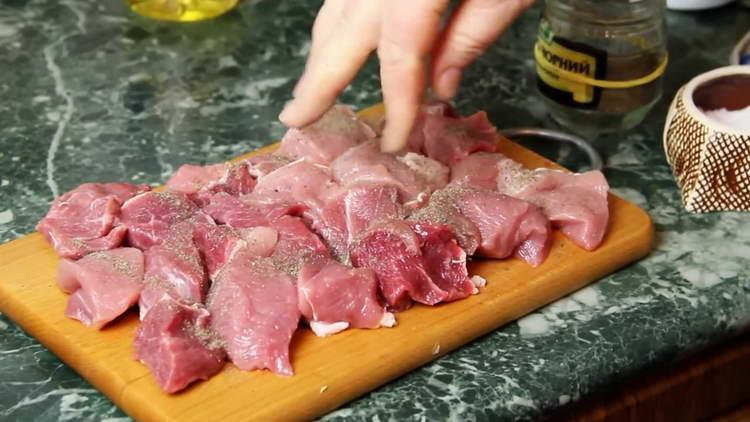 hacher la viande et le poivre