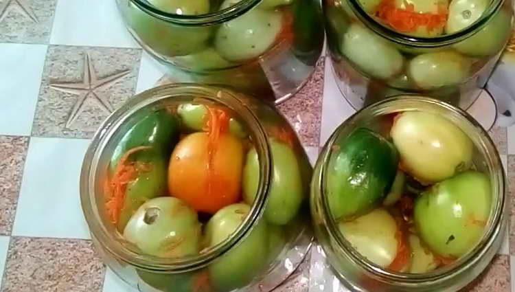put tomatoes in jars