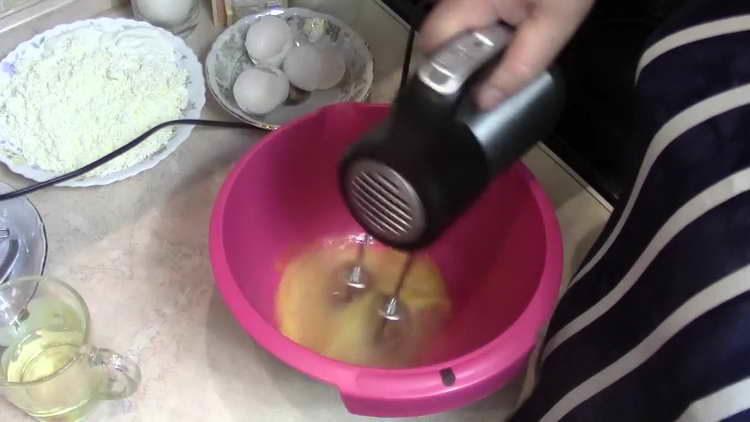 klop eieren met een mixer
