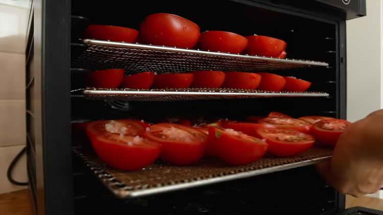 envoyer des tomates au poêle
