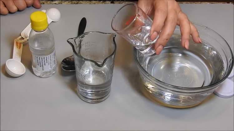 pour water into vinegar