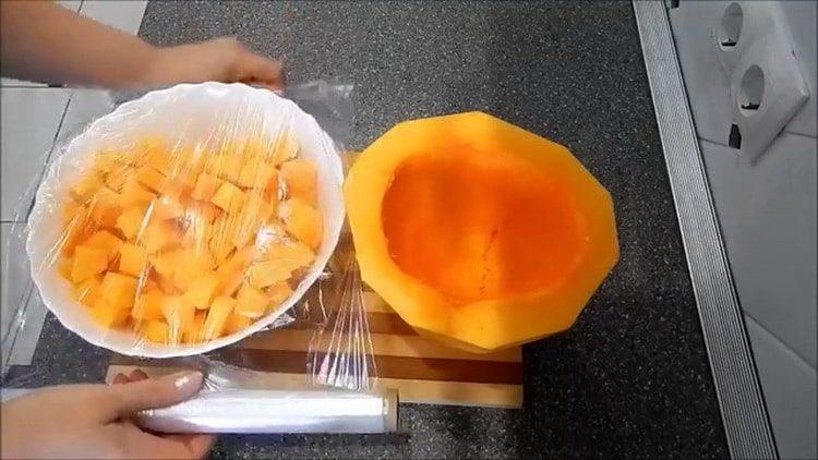 put the pumpkin in a plate
