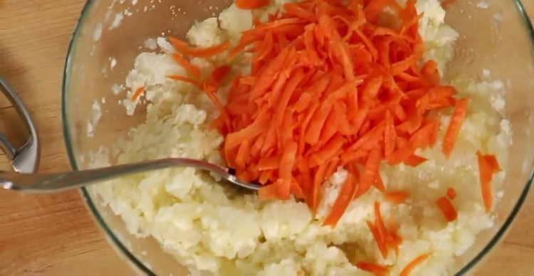 nous envoyons de la farine et de la carotte à l'oignon