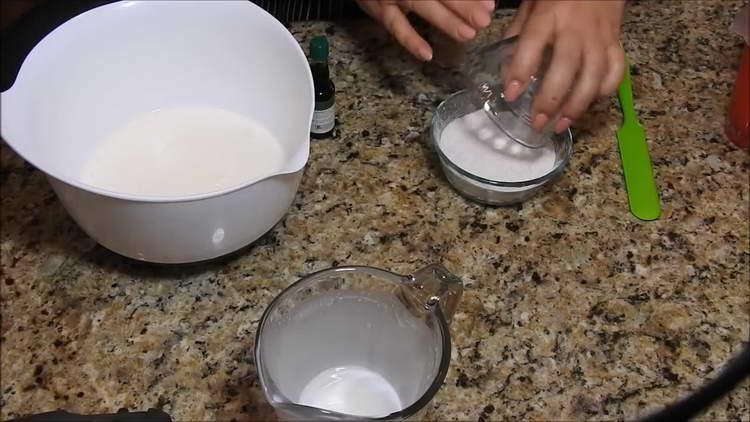 mélanger le sucre et le pudding