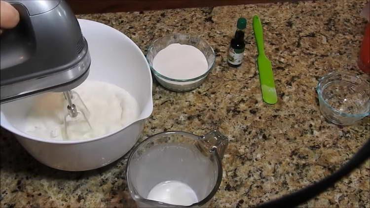 fouetter la crème avec un mixeur