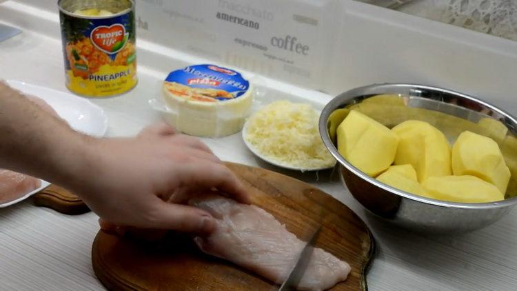Kako kuhati piletinu s ananasom u pećnici pod sirom