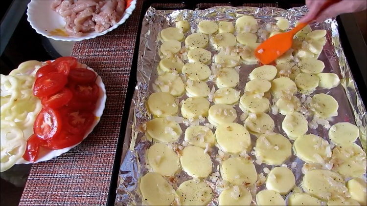 mettre des oignons sur des pommes de terre