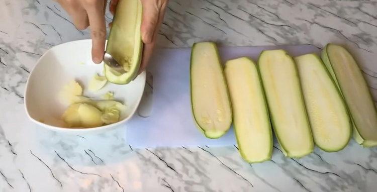 Cooking boats from zucchini with minced meat in the oven