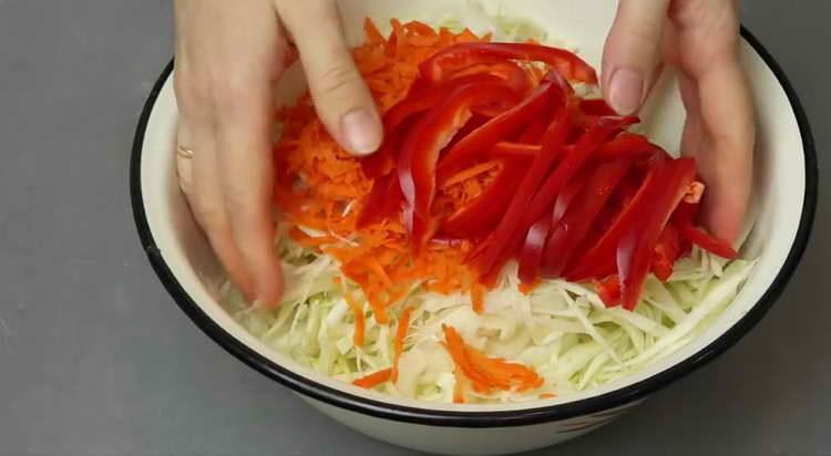 mélanger les légumes dans un bol