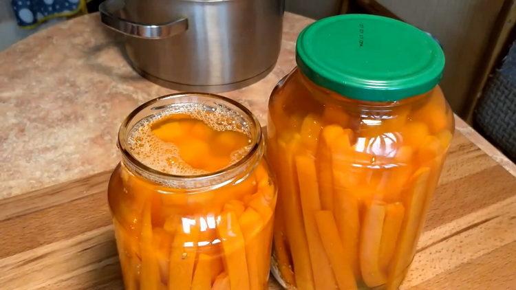 pour the carrots with brine