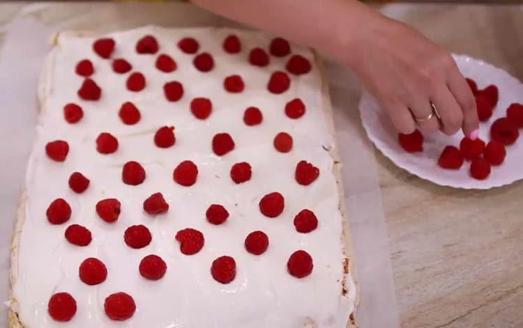 engrasar el pastel con crema