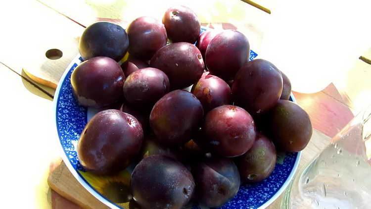 hugasan ang mga plum