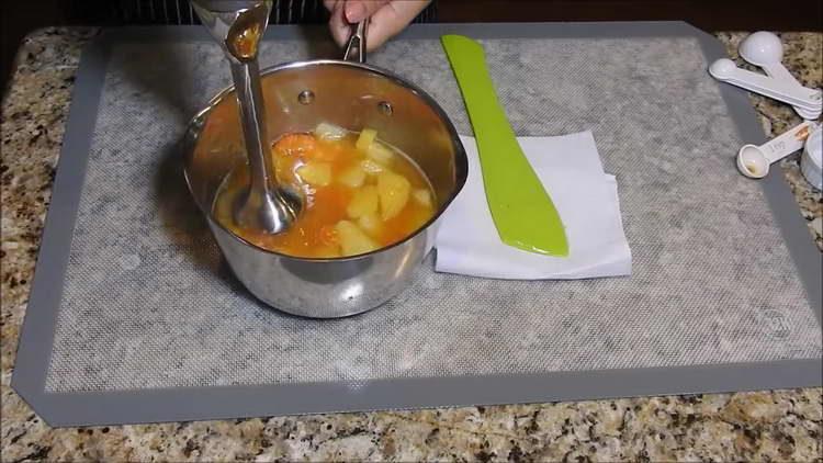 passer le mélange de fruits dans un mélangeur
