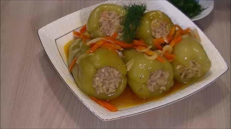 peppers stuffed with meat and rice in a slow cooker
