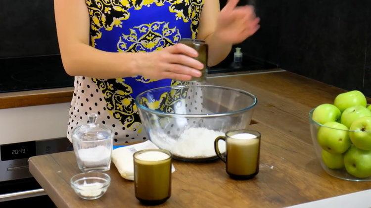 Cuire une tarte trois verres aux pommes