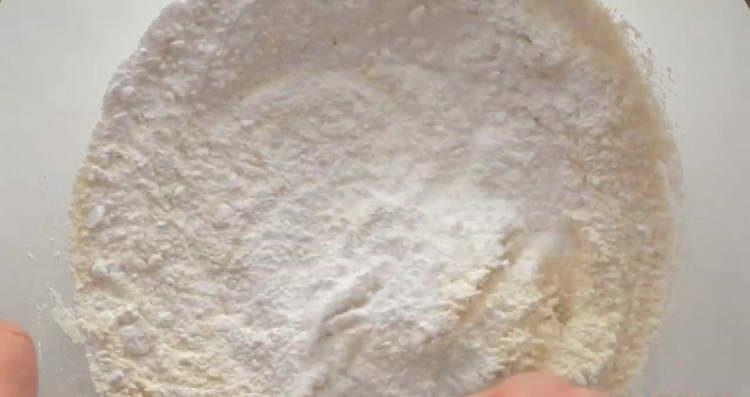 mélanger la farine avec du sel