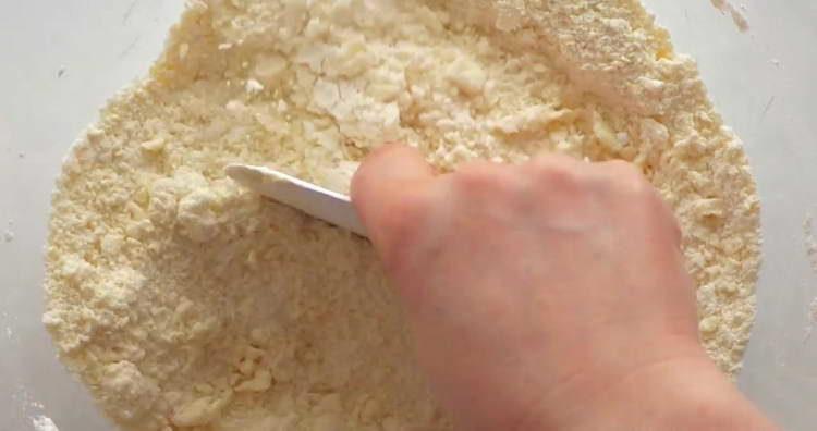 mélanger le beurre avec la farine