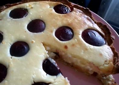 Tarte aux noix, aux prunes et à la crème au lait caillé - une recette de Julia Vysotskaya🥧