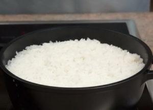 How to cook rice in a pan on the water