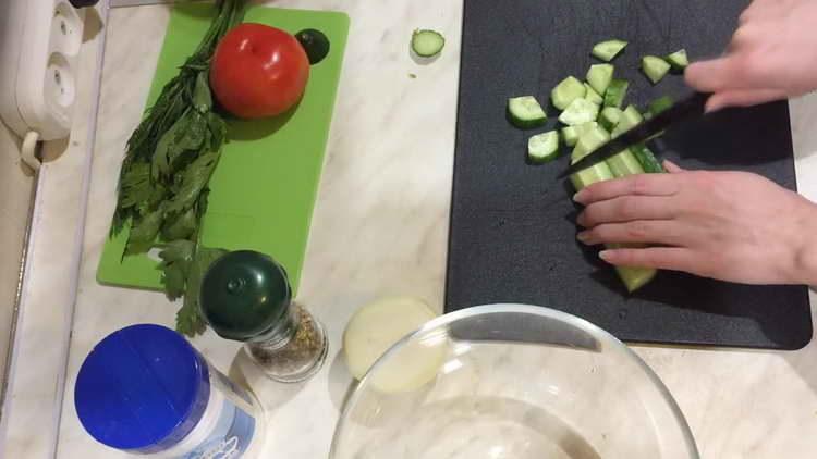couper le concombre