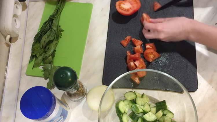 chop tomatoes