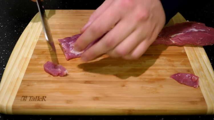 cortar la carne en rodajas