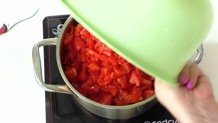 send tomatoes to the pan