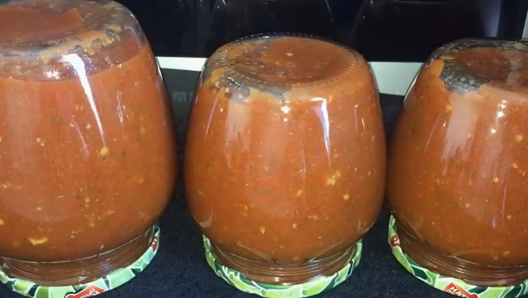 Awesome Caucasian tomato sauce for the winter - a simple recipe