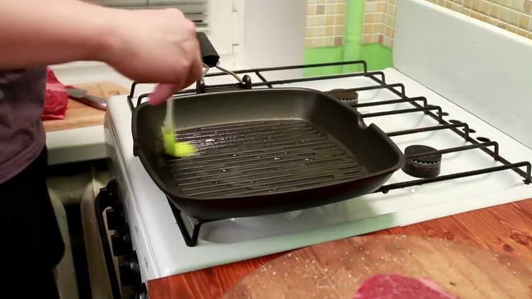 pour oil into the pan