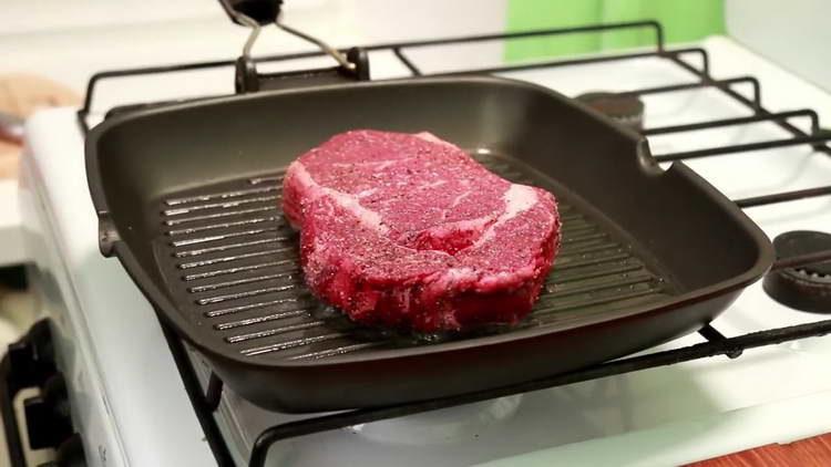 send the steak to the pan
