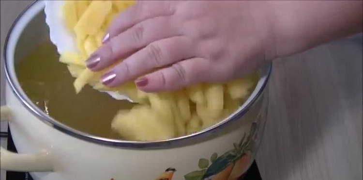 envoyer des pommes de terre au bouillon