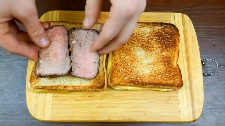 assemble a sandwich