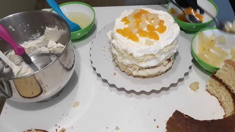 poner el pastel en el próximo pastel