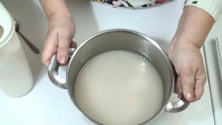 pour water into the pan and pour sugar